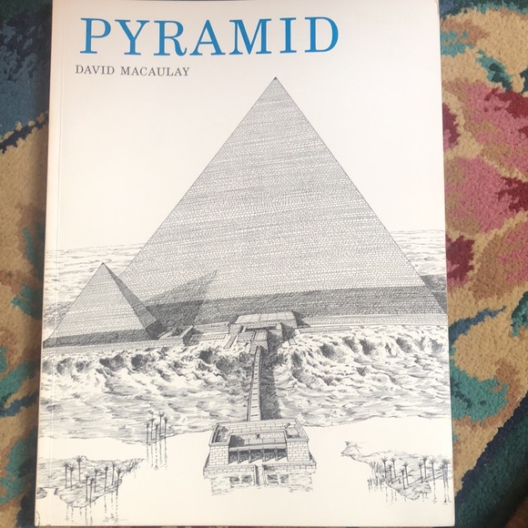 Pyramid - a book by David Macaulay - Picture 2 of 11